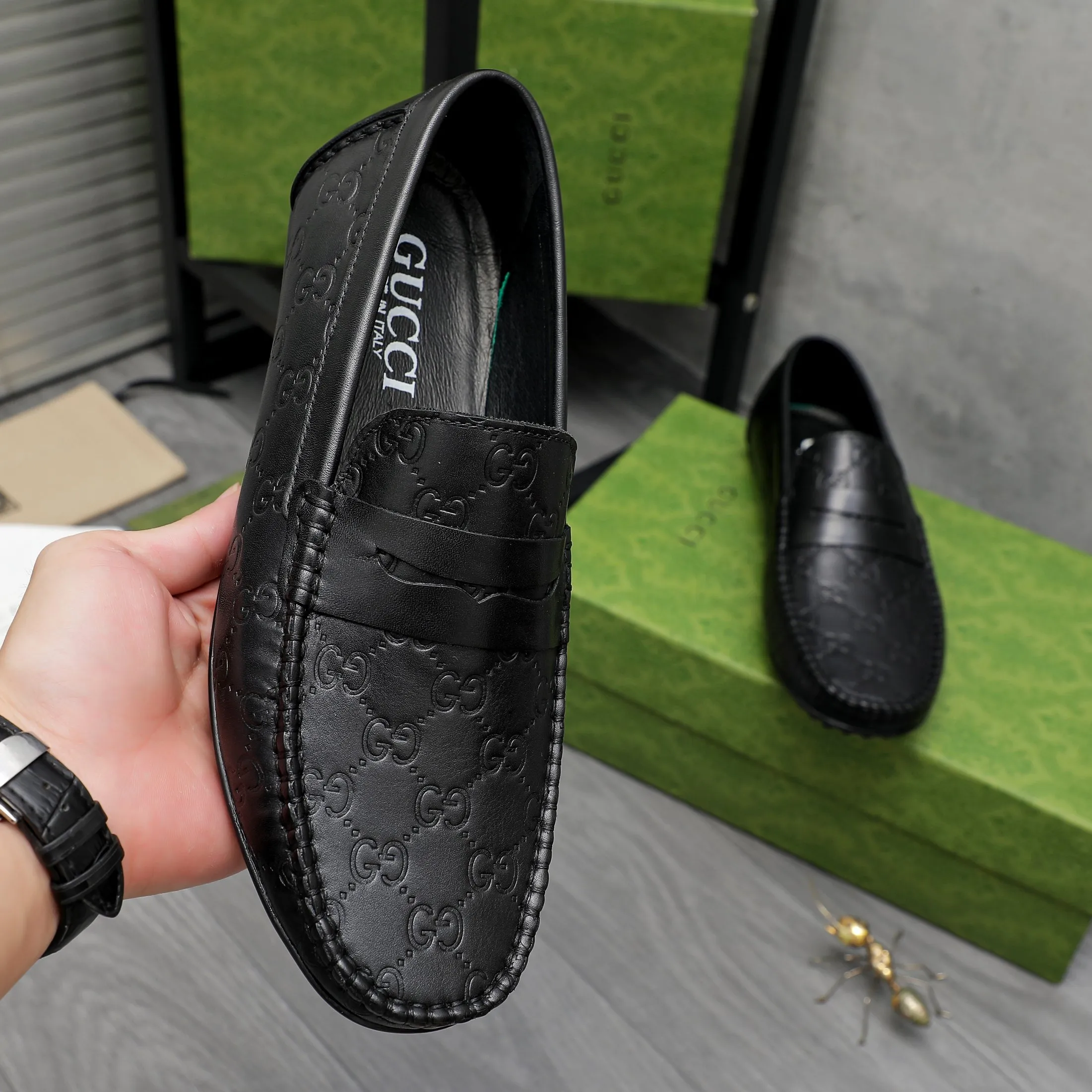 Men's shoes 💰380 Product trademark: GUCCI "Gucci" casual slip-on beanie shoes Regular size: 38-45 (45 is custom-made and non-returnable) Product materials: Selected high-quality embossed cowhide upper, pigskin lining, beanie outsole